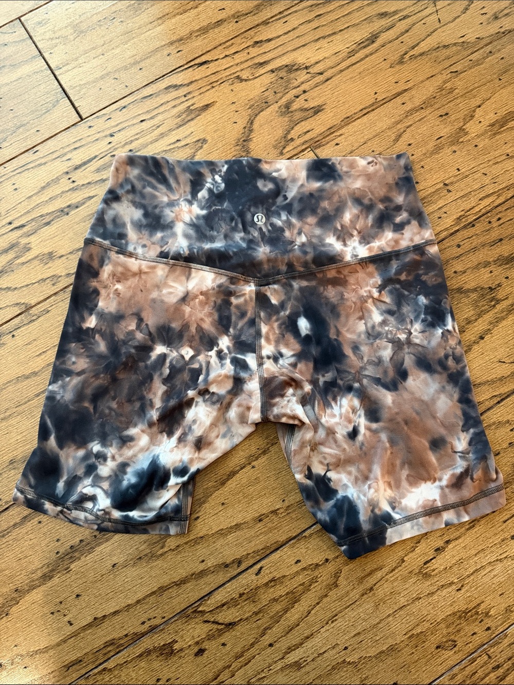 Lululemon Tie-Dye Performance Bike Shorts - Brown & Black - Picture 2 of 3